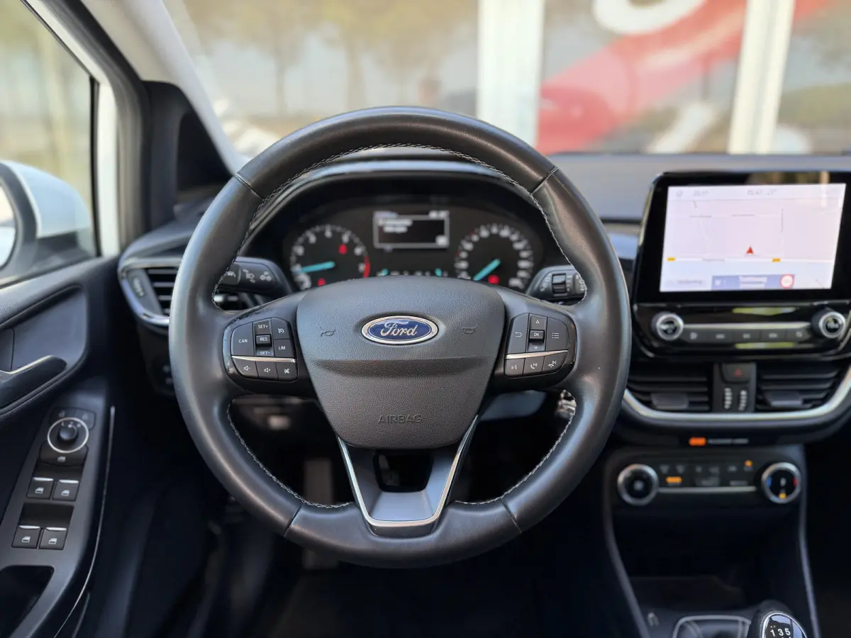 1.0 EcoBoost Hybrid Titanium / Cruise / Airco / Carplay / Keyless / Lane assist