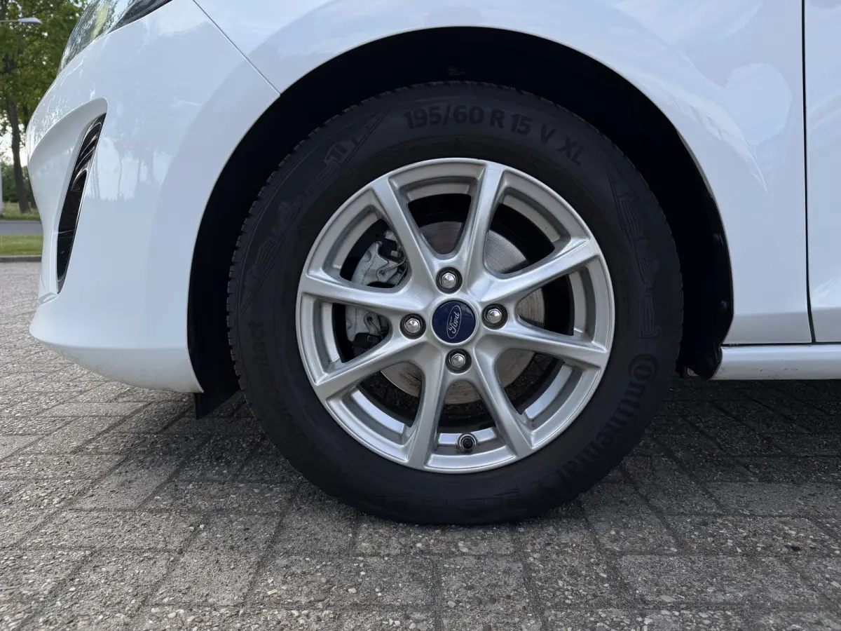 1.0 EcoBoost Hybrid Titanium / Cruise / Airco / Carplay / Keyless / Lane assist