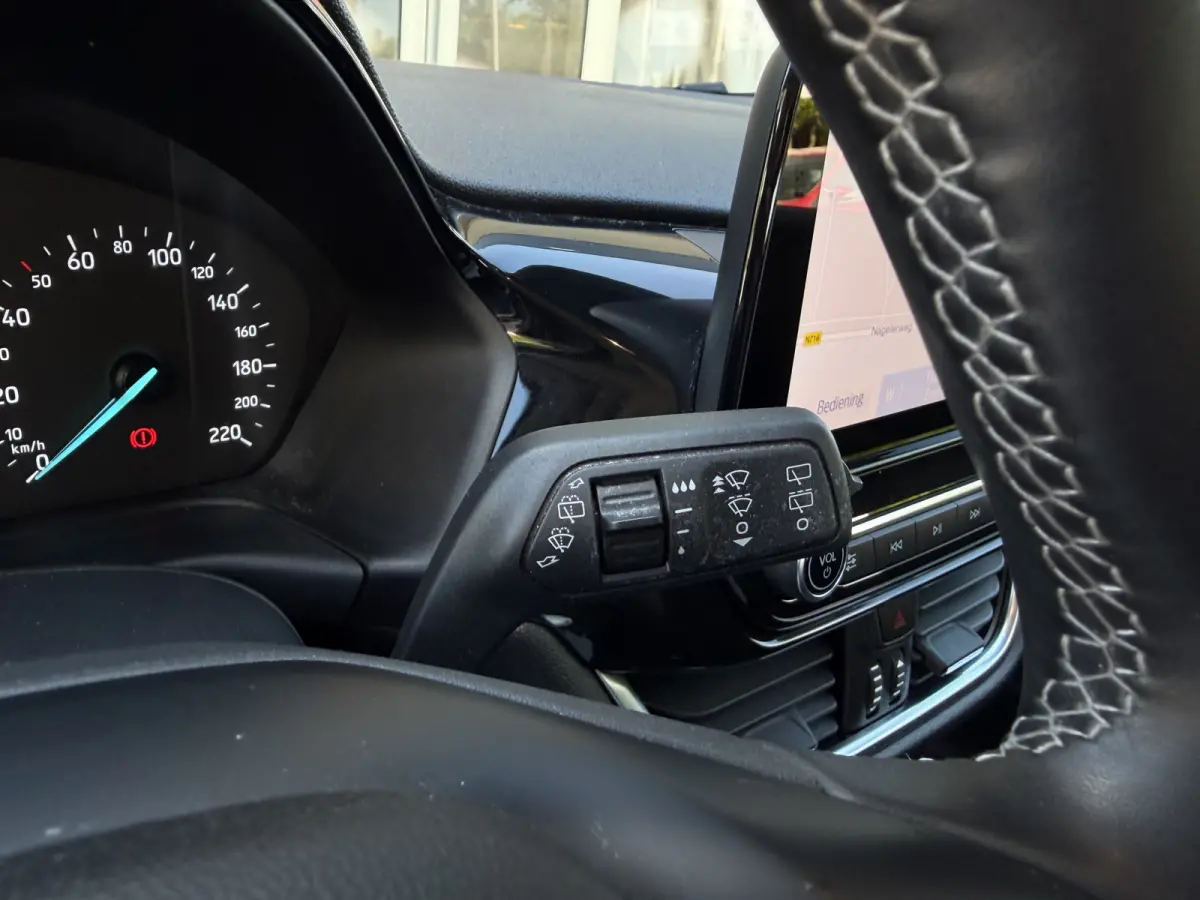1.0 EcoBoost Hybrid Titanium / Cruise / Airco / Carplay / Keyless / Lane assist