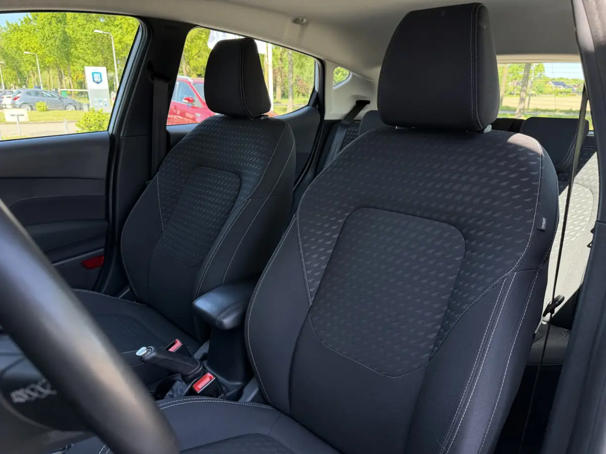 1.0 EcoBoost Hybrid Titanium / Cruise / Airco / Carplay / Keyless / Lane assist