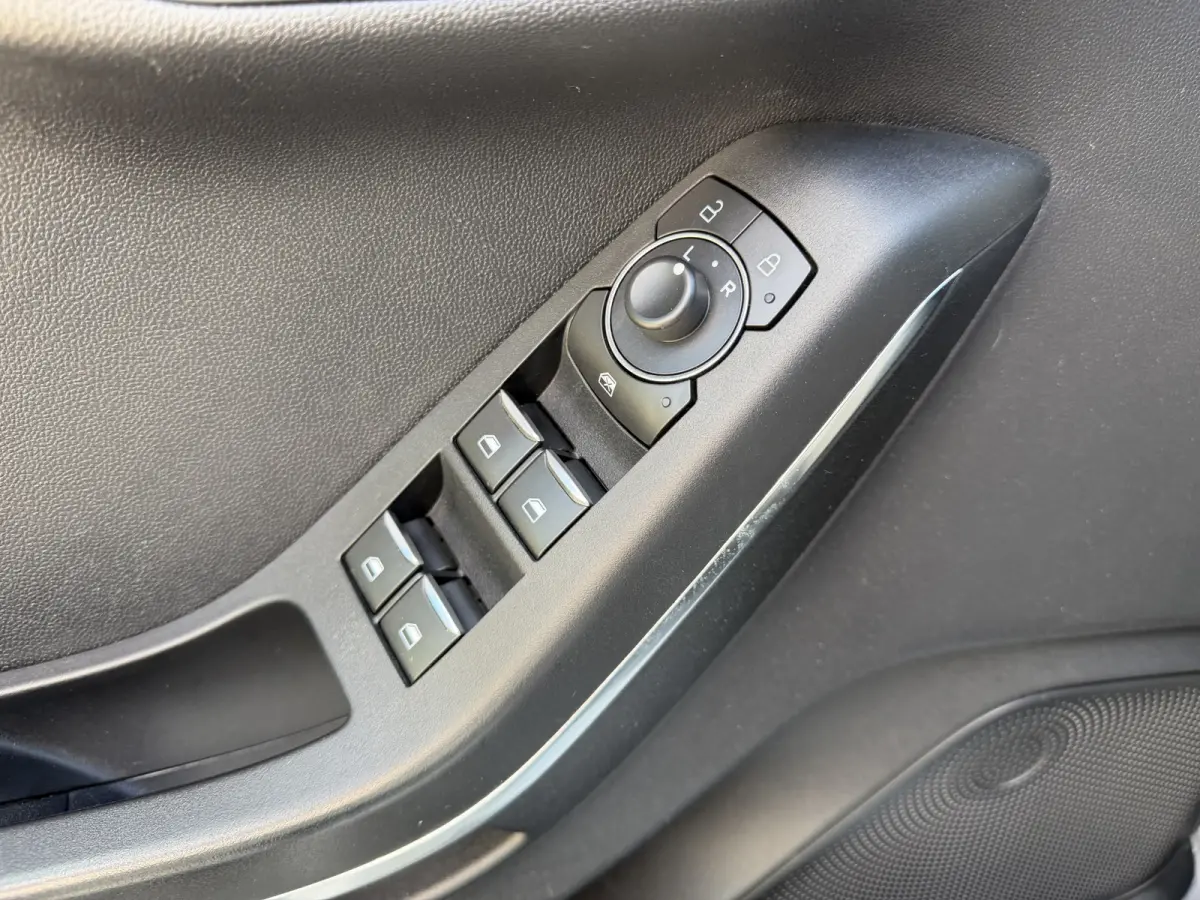 1.0 EcoBoost Hybrid Titanium / Cruise / Airco / Carplay / Keyless / Lane assist