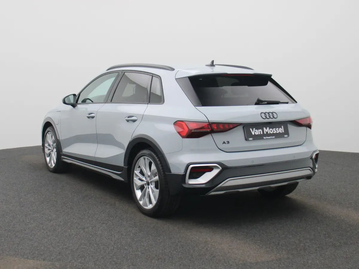 40 TFSI e Advanced edition l Adaptive cruise control l Elektr. instel. bestuurd.stoel l Stoelverwarming l Navigatie l Climate control l Achteruitrijcamera l Trekhaak l LED-koplampen l Audi s