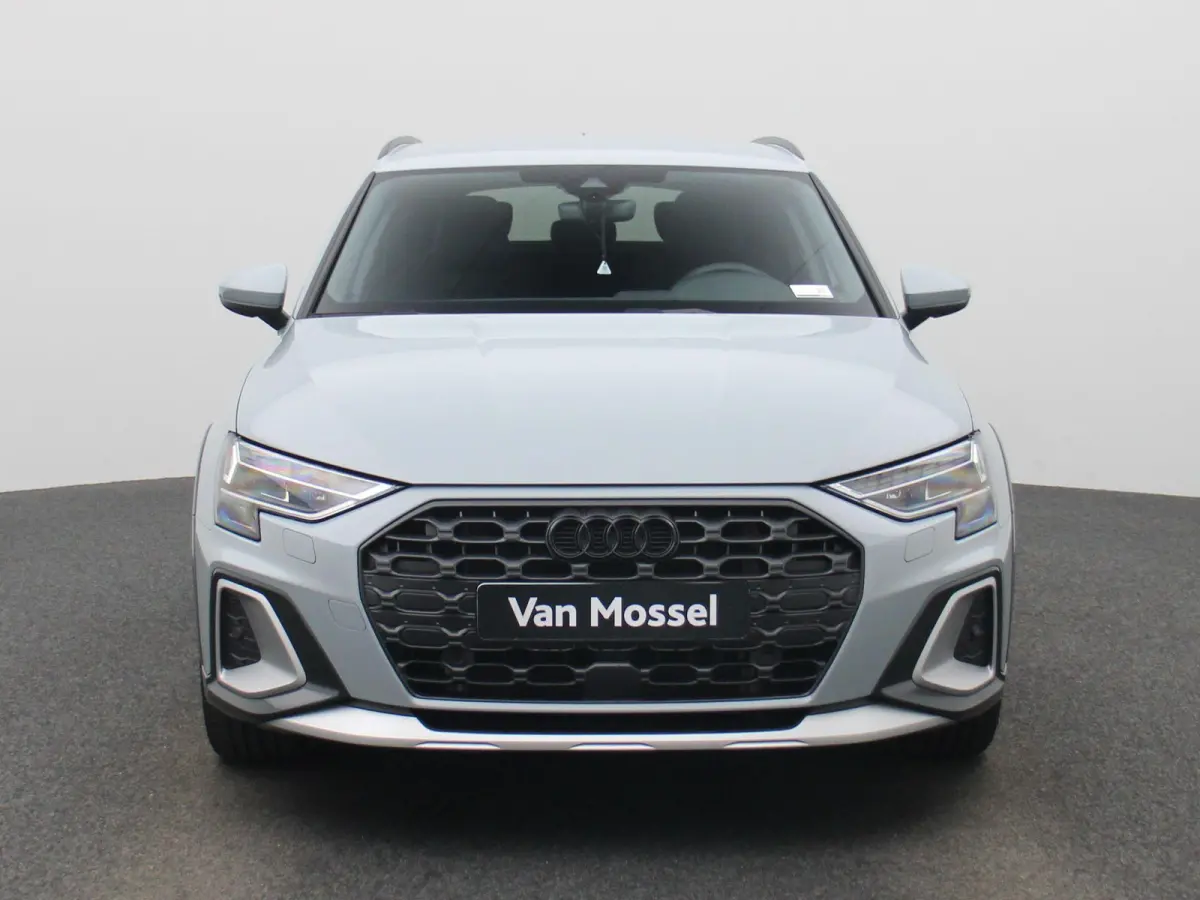 40 TFSI e Advanced edition l Adaptive cruise control l Elektr. instel. bestuurd.stoel l Stoelverwarming l Navigatie l Climate control l Achteruitrijcamera l Trekhaak l LED-koplampen l Audi s