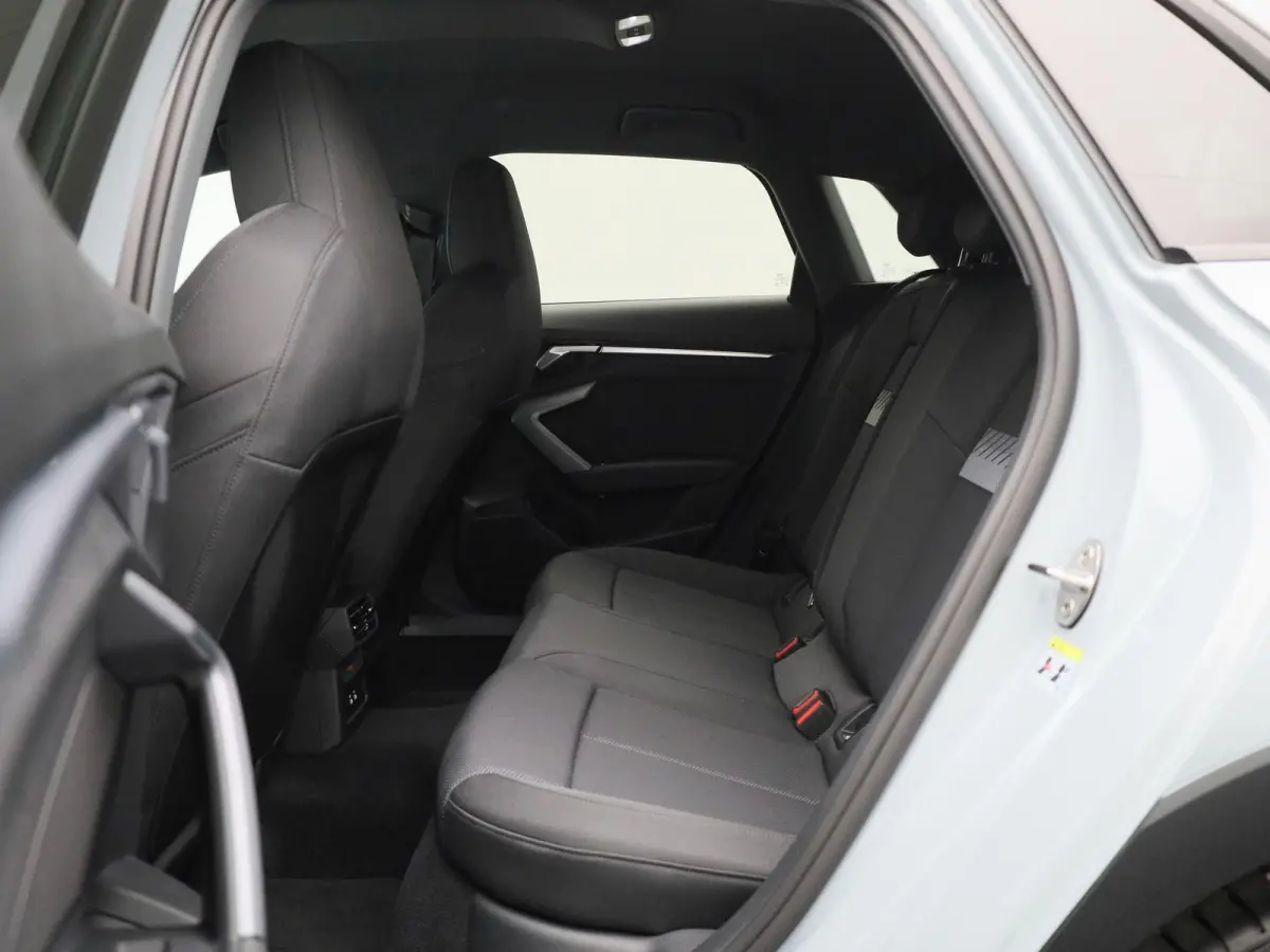40 TFSI e Advanced edition l Adaptive cruise control l Elektr. instel. bestuurd.stoel l Stoelverwarming l Navigatie l Climate control l Achteruitrijcamera l Trekhaak l LED-koplampen l Audi s