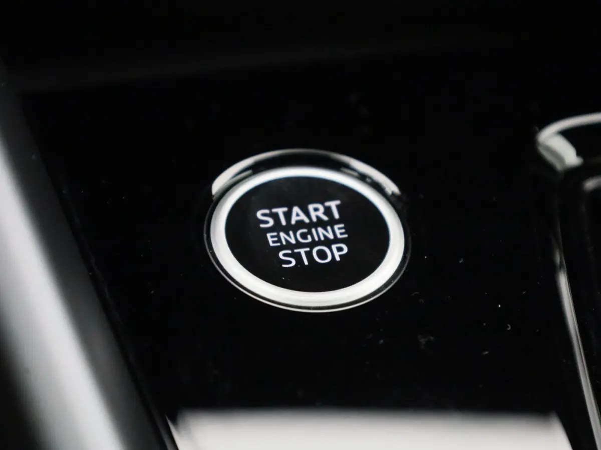 40 TFSI e Advanced edition l Adaptive cruise control l Elektr. instel. bestuurd.stoel l Stoelverwarming l Navigatie l Climate control l Achteruitrijcamera l Trekhaak l LED-koplampen l Audi s