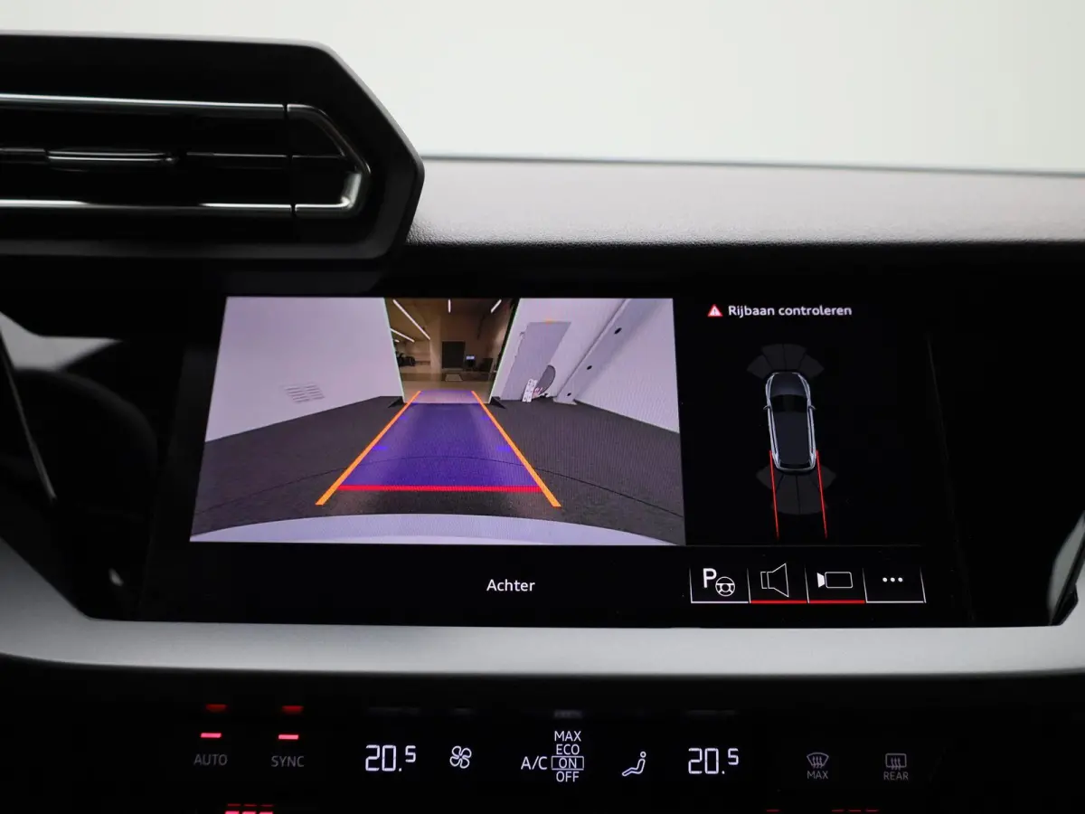 40 TFSI e Advanced edition l Adaptive cruise control l Elektr. instel. bestuurd.stoel l Stoelverwarming l Navigatie l Climate control l Achteruitrijcamera l Trekhaak l LED-koplampen l Audi s