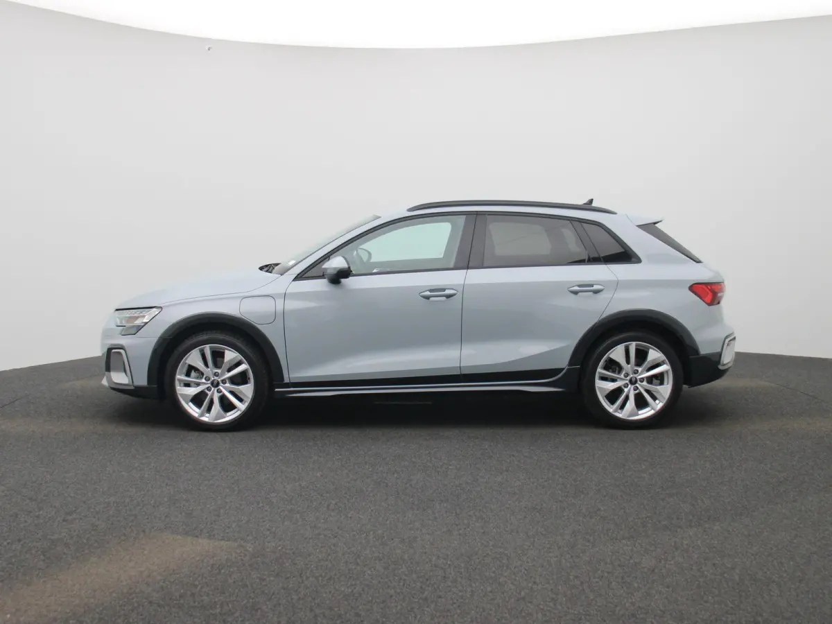 40 TFSI e Advanced edition l Adaptive cruise control l Elektr. instel. bestuurd.stoel l Stoelverwarming l Navigatie l Climate control l Achteruitrijcamera l Trekhaak l LED-koplampen l Audi s