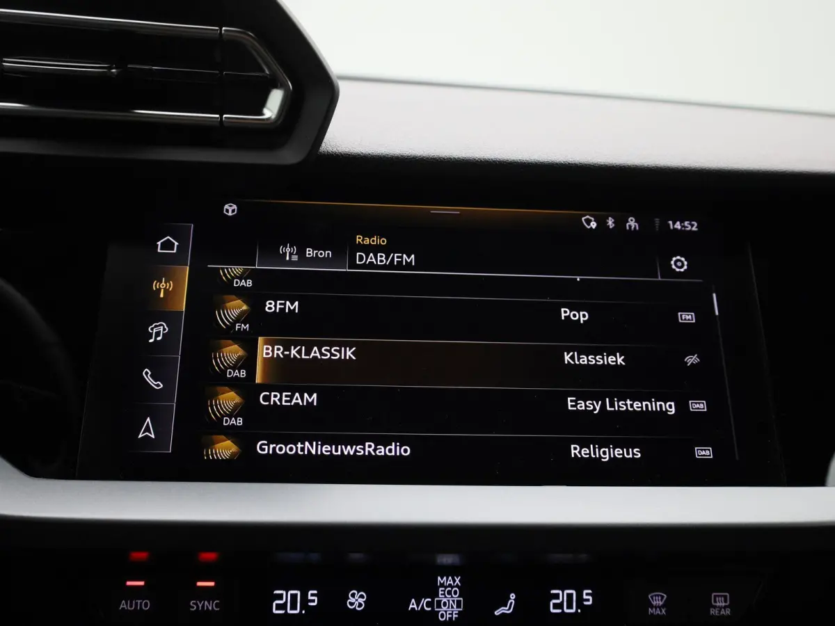 40 TFSI e Advanced edition l Adaptive cruise control l Elektr. instel. bestuurd.stoel l Stoelverwarming l Navigatie l Climate control l Achteruitrijcamera l Trekhaak l LED-koplampen l Audi s
