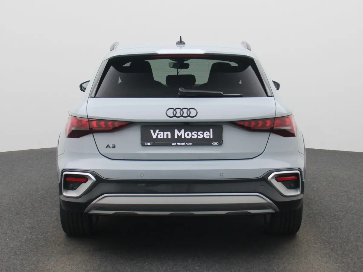 40 TFSI e Advanced edition l Adaptive cruise control l Elektr. instel. bestuurd.stoel l Stoelverwarming l Navigatie l Climate control l Achteruitrijcamera l Trekhaak l LED-koplampen l Audi s