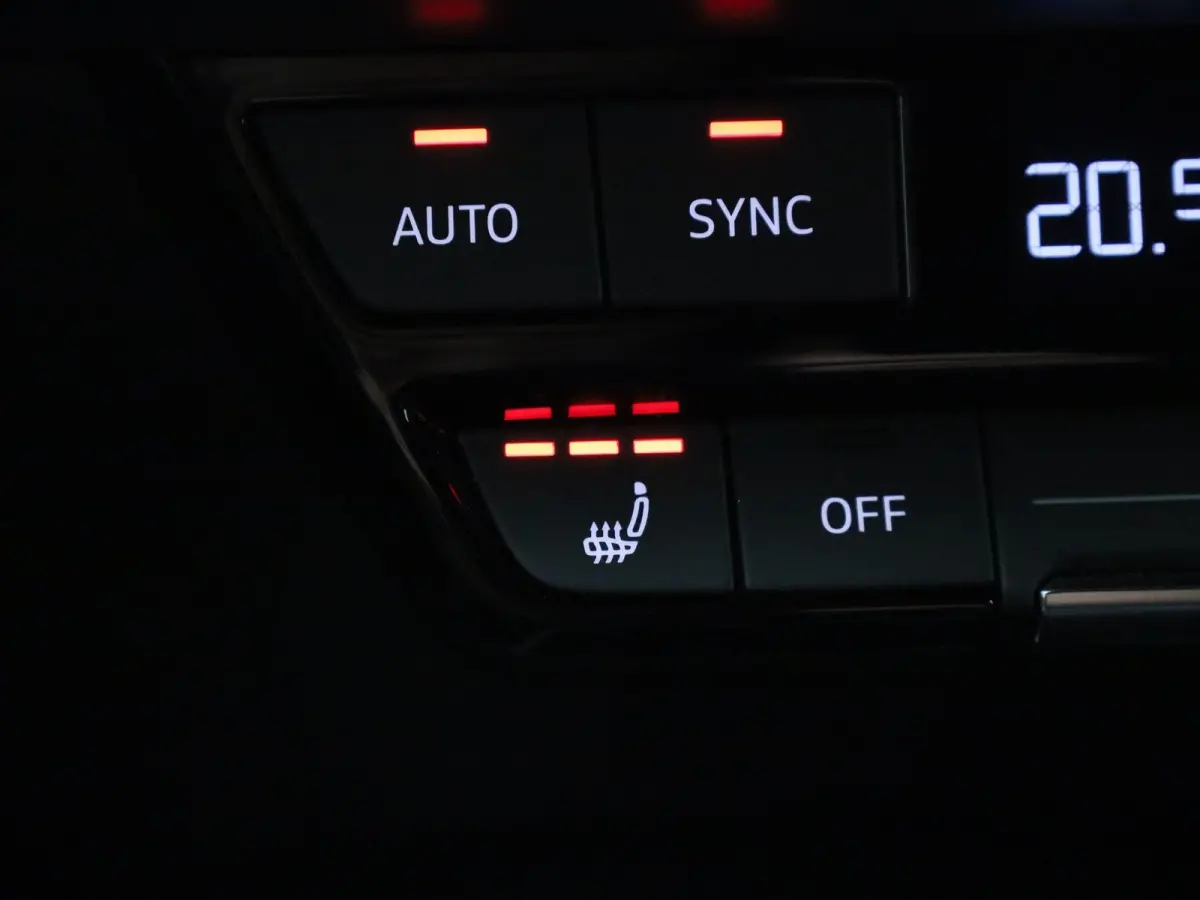 40 TFSI e Advanced edition l Adaptive cruise control l Elektr. instel. bestuurd.stoel l Stoelverwarming l Navigatie l Climate control l Achteruitrijcamera l Trekhaak l LED-koplampen l Audi s