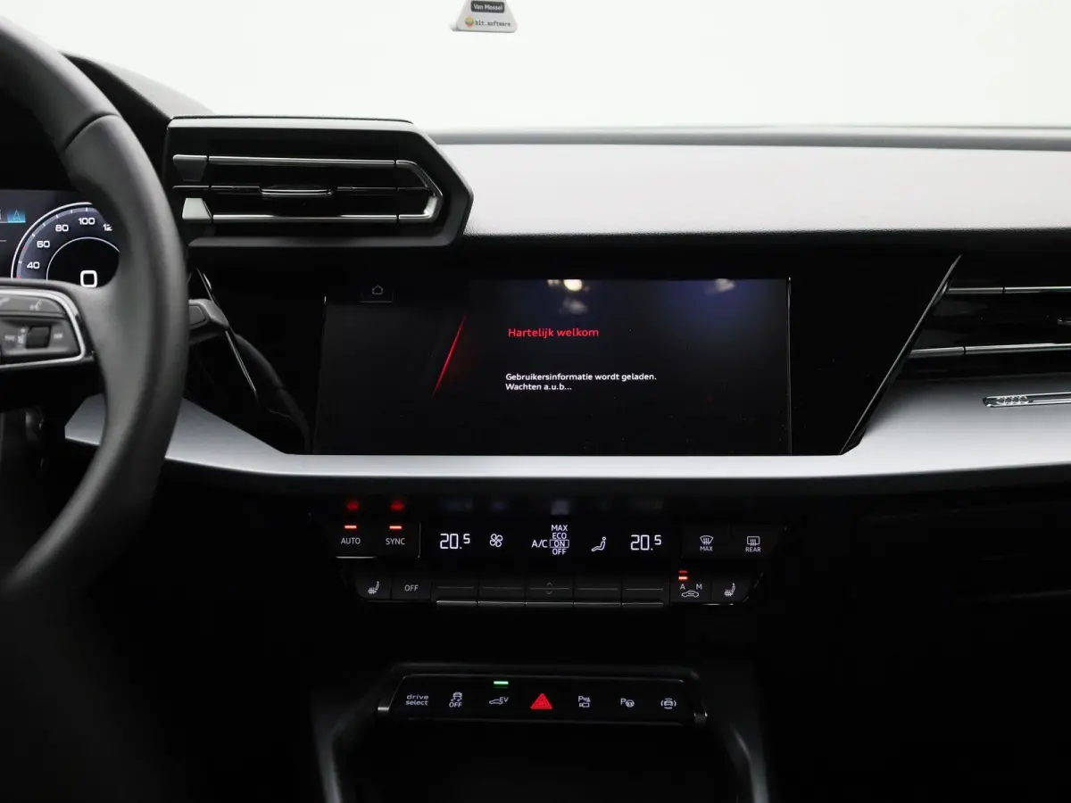40 TFSI e Advanced edition l Adaptive cruise control l Elektr. instel. bestuurd.stoel l Stoelverwarming l Navigatie l Climate control l Achteruitrijcamera l Trekhaak l LED-koplampen l Audi s