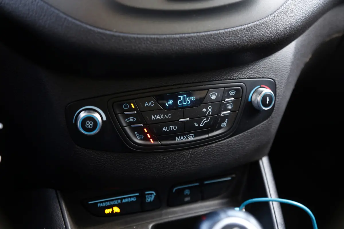 1.5 TDCI Limited Duratorq S&S*NL-Auto*Perfect Onderh.*Apple Carplay/Cruise-Control/Stoelverw./Navi/DAB/Parkeersens./15 inch LM*