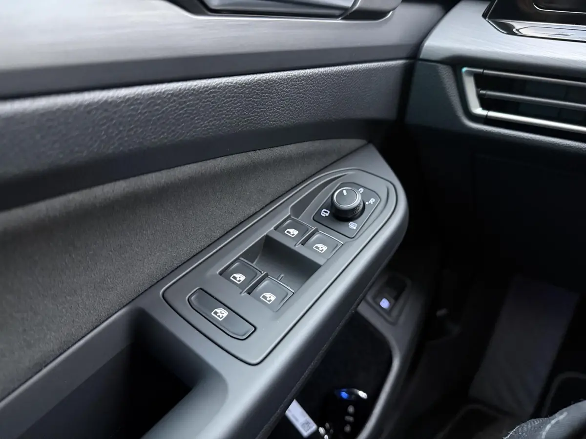 1.4 eHybrid Style | Apple Carplay / Android Auto | Ergo Comfort Stoelen | Lichtmetalen Velgen | Sfeerverlichting |