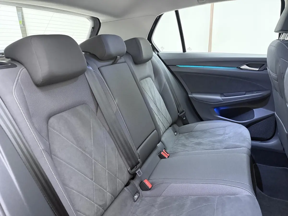 1.4 eHybrid Style | Apple Carplay / Android Auto | Ergo Comfort Stoelen | Lichtmetalen Velgen | Sfeerverlichting |
