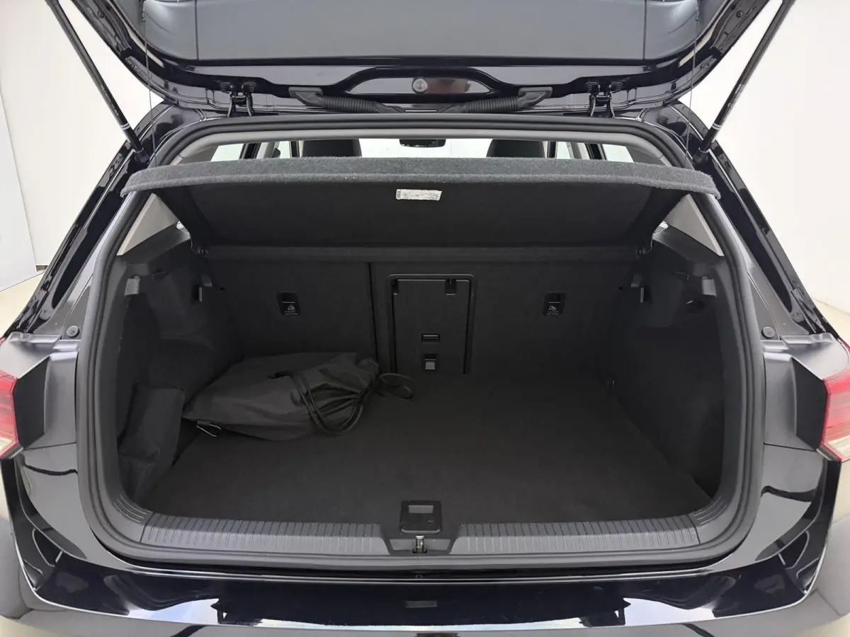 1.4 eHybrid Style | Apple Carplay / Android Auto | Ergo Comfort Stoelen | Lichtmetalen Velgen | Sfeerverlichting |