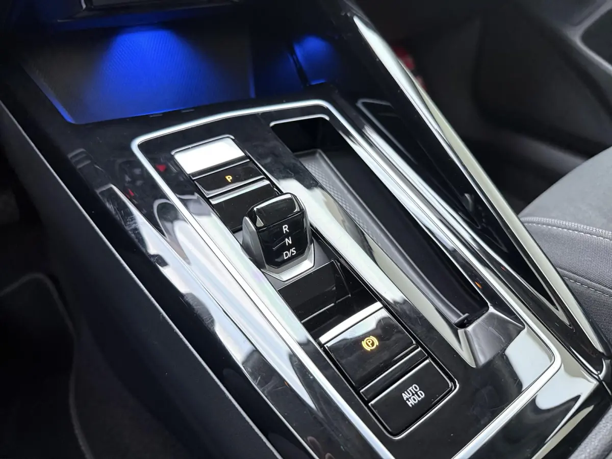 1.4 eHybrid Style | Apple Carplay / Android Auto | Ergo Comfort Stoelen | Lichtmetalen Velgen | Sfeerverlichting |