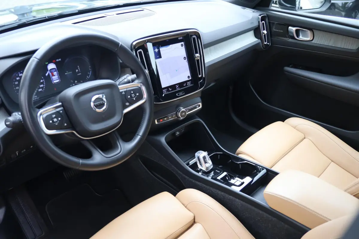 T4 Inscription | Stoelverwarming | Parkeercamera | Panoramadak | H/K | Leder | Keyless