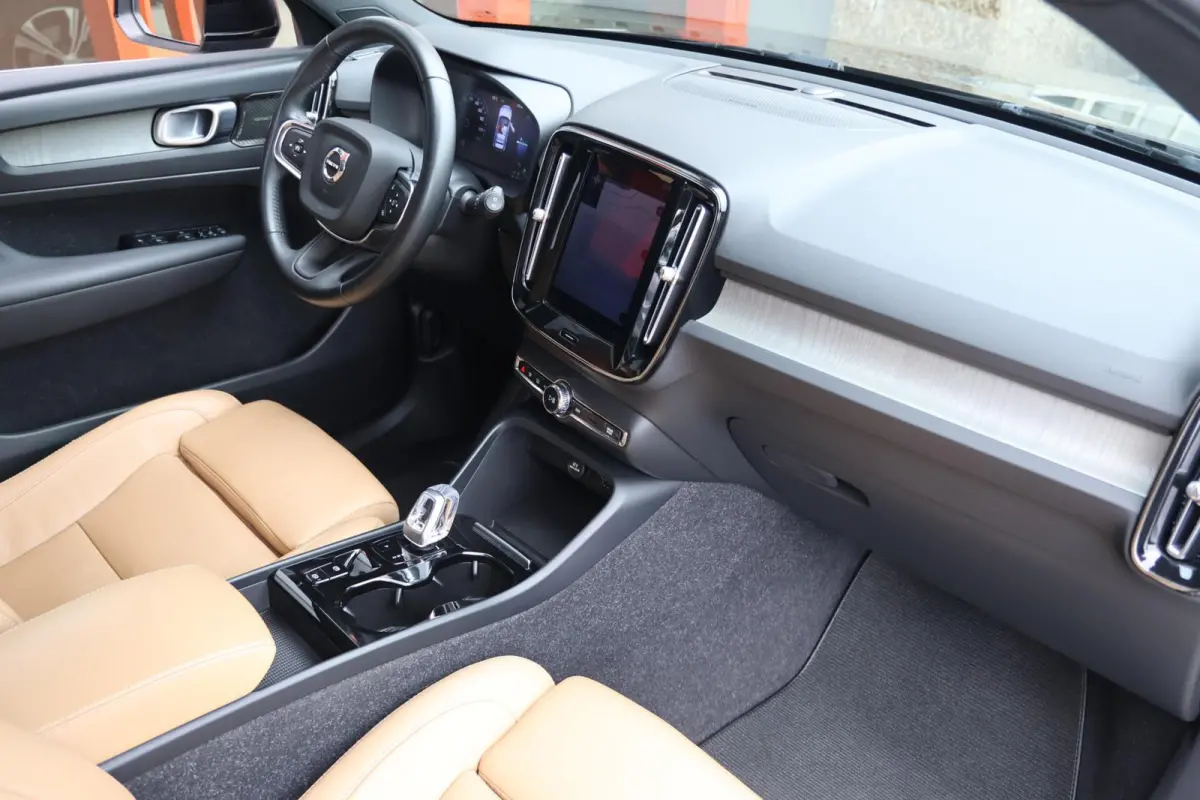 T4 Inscription | Stoelverwarming | Parkeercamera | Panoramadak | H/K | Leder | Keyless