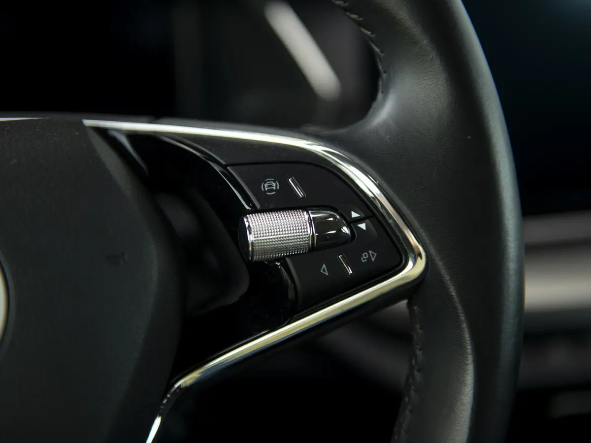 1.0 TSI Business Edition | Navi & Apple Carplay / Anroid Auto | LED | Elektr. achterklep