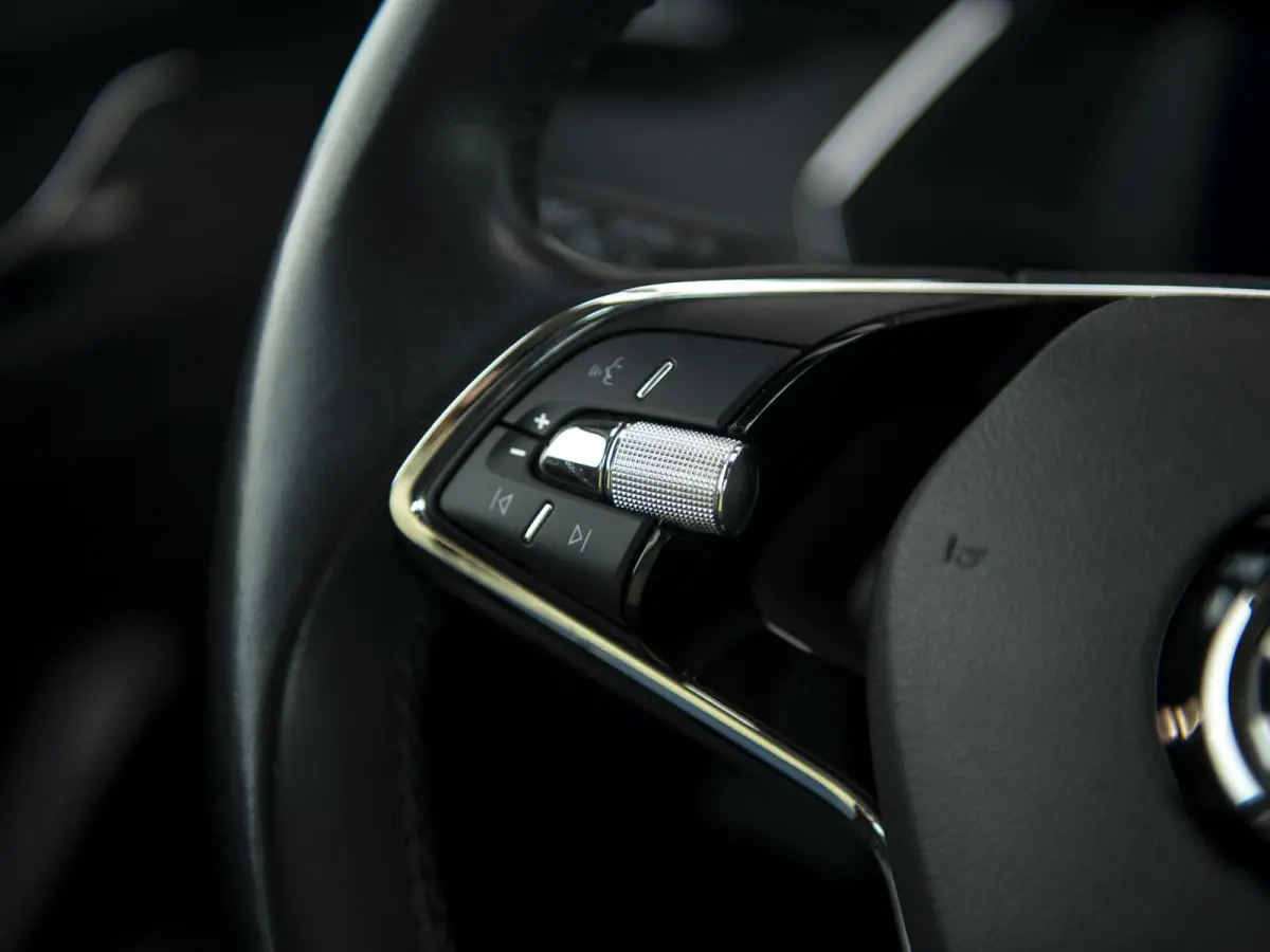 1.0 TSI Business Edition | Navi & Apple Carplay / Anroid Auto | LED | Elektr. achterklep