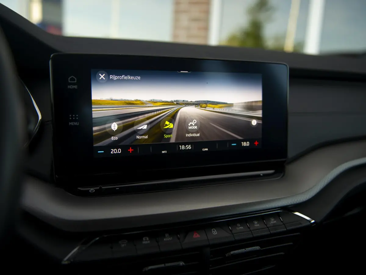 1.0 TSI Business Edition | Navi & Apple Carplay / Anroid Auto | LED | Elektr. achterklep
