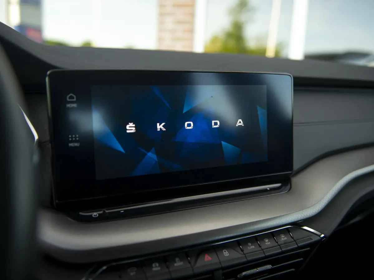 1.0 TSI Business Edition | Navi & Apple Carplay / Anroid Auto | LED | Elektr. achterklep