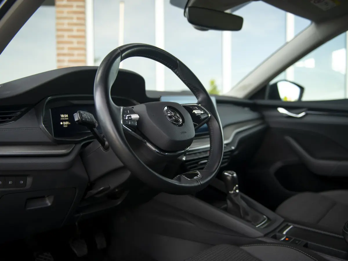 1.0 TSI Business Edition | Navi & Apple Carplay / Anroid Auto | LED | Elektr. achterklep