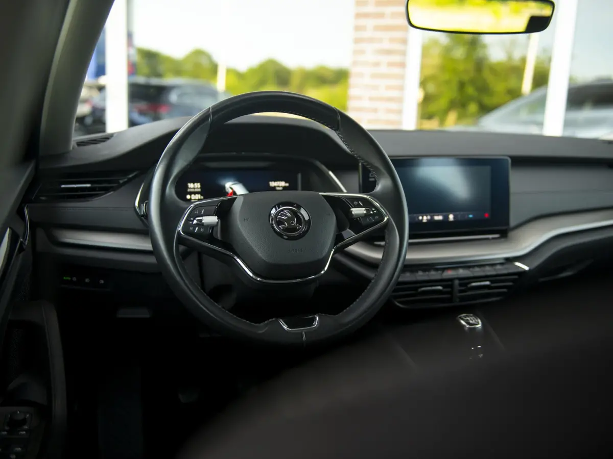 1.0 TSI Business Edition | Navi & Apple Carplay / Anroid Auto | LED | Elektr. achterklep