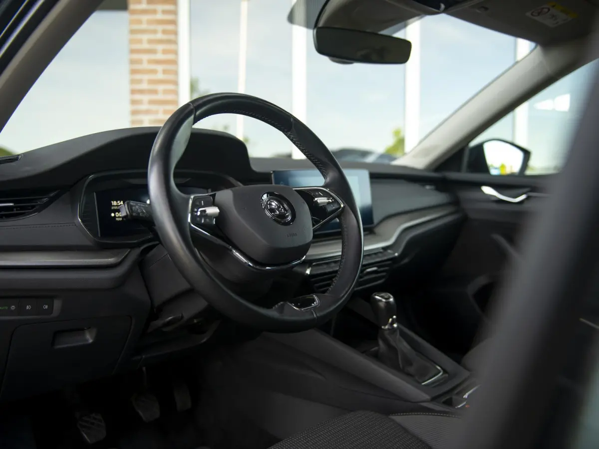 1.0 TSI Business Edition | Navi & Apple Carplay / Anroid Auto | LED | Elektr. achterklep