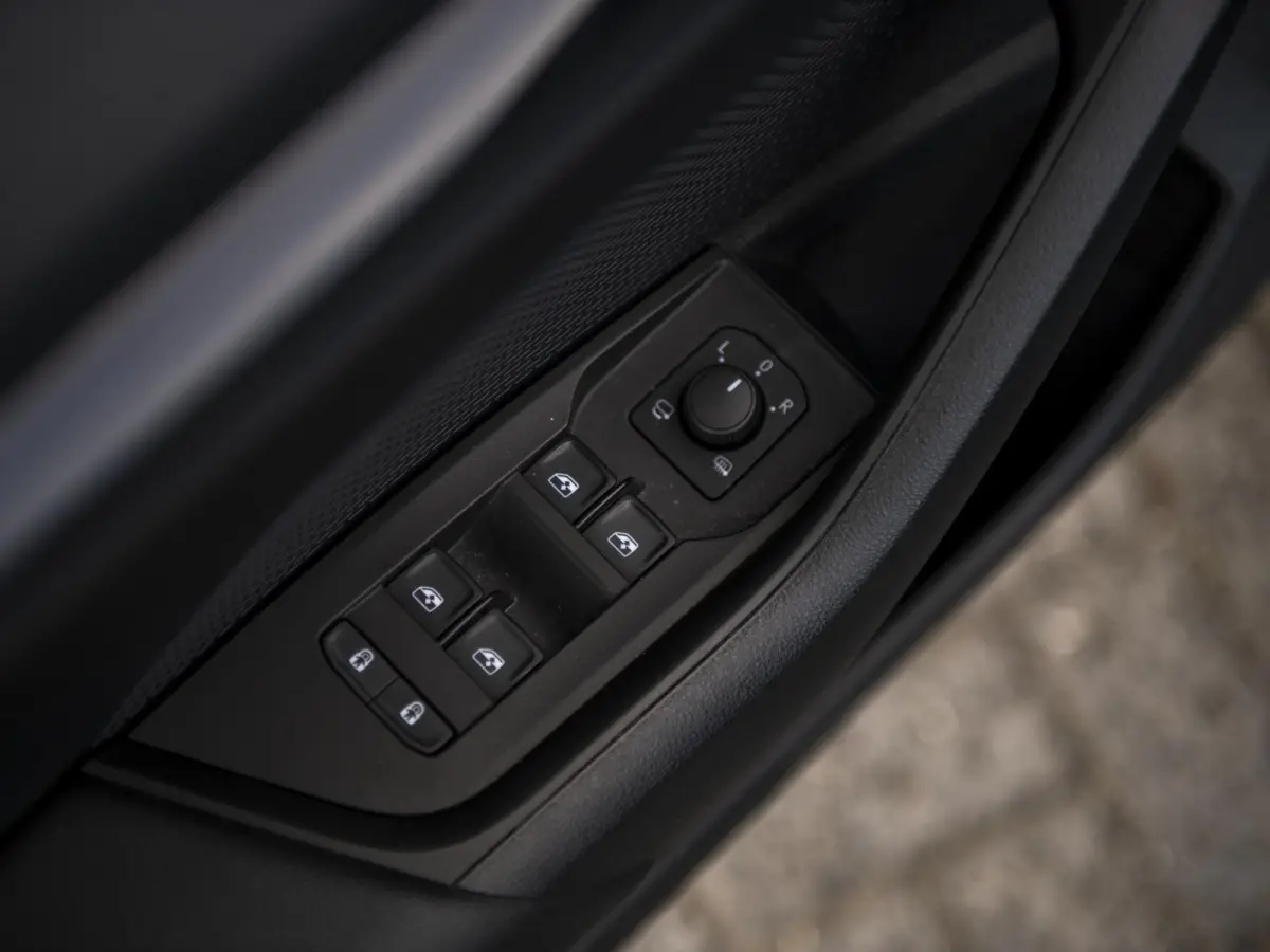1.0 TSI Business Edition | Navi & Apple Carplay / Anroid Auto | LED | Elektr. achterklep
