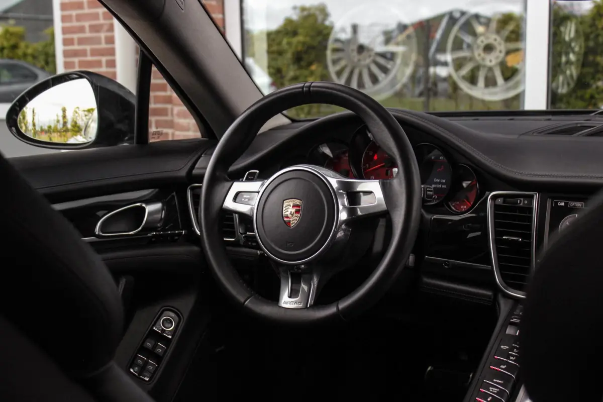 3.6 4 | NL auto | Sport Chrono Plus | BOSE audio | Xenon PDLS | PASM | Comfortstoelen | Memory | Navigatie | Camera | Launch control | Sportuitlaat | Trekhaak