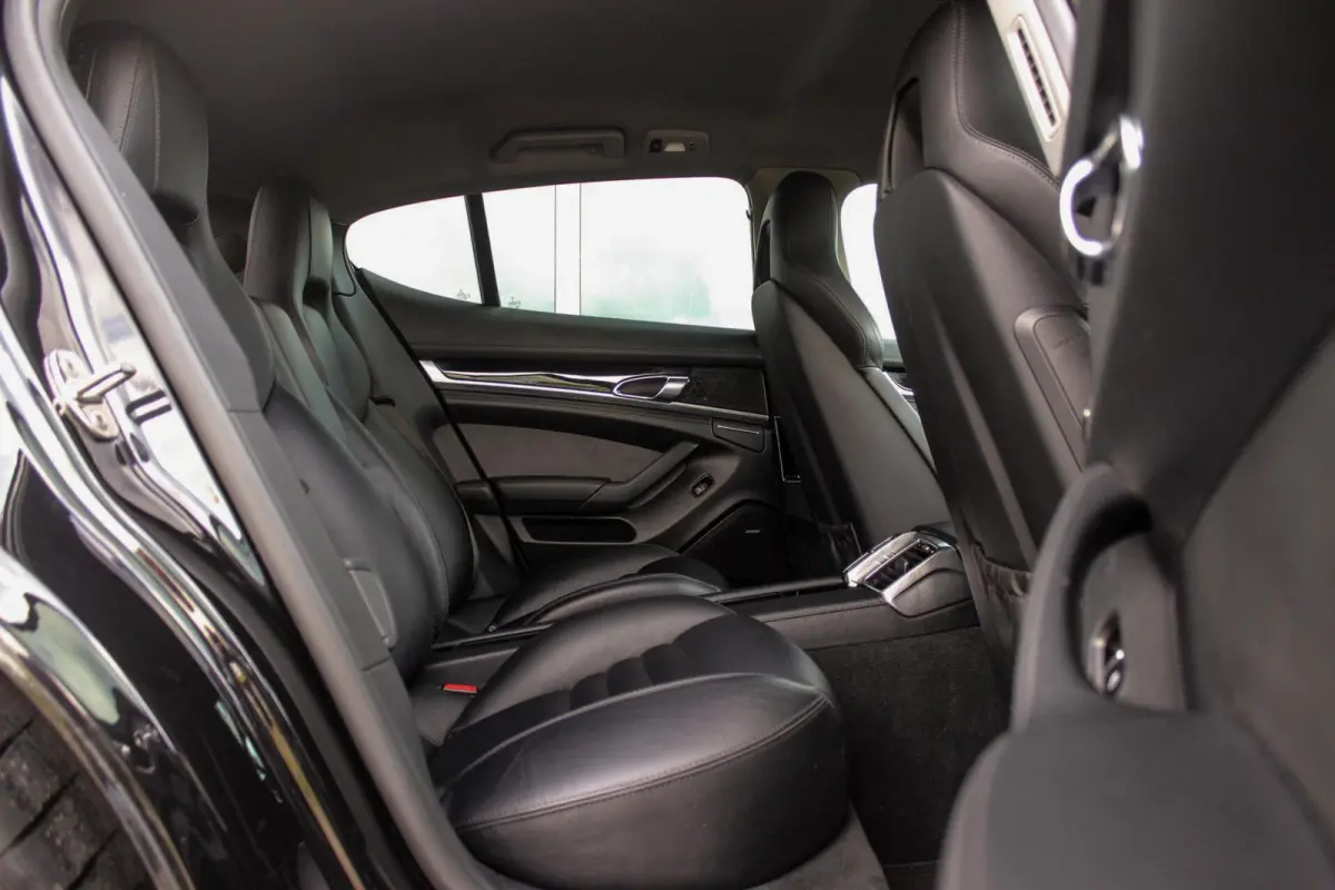 3.6 4 | NL auto | Sport Chrono Plus | BOSE audio | Xenon PDLS | PASM | Comfortstoelen | Memory | Navigatie | Camera | Launch control | Sportuitlaat | Trekhaak