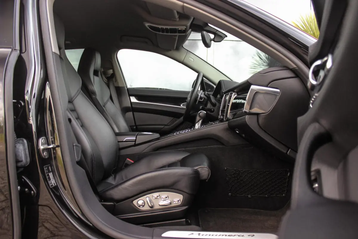 3.6 4 | NL auto | Sport Chrono Plus | BOSE audio | Xenon PDLS | PASM | Comfortstoelen | Memory | Navigatie | Camera | Launch control | Sportuitlaat | Trekhaak
