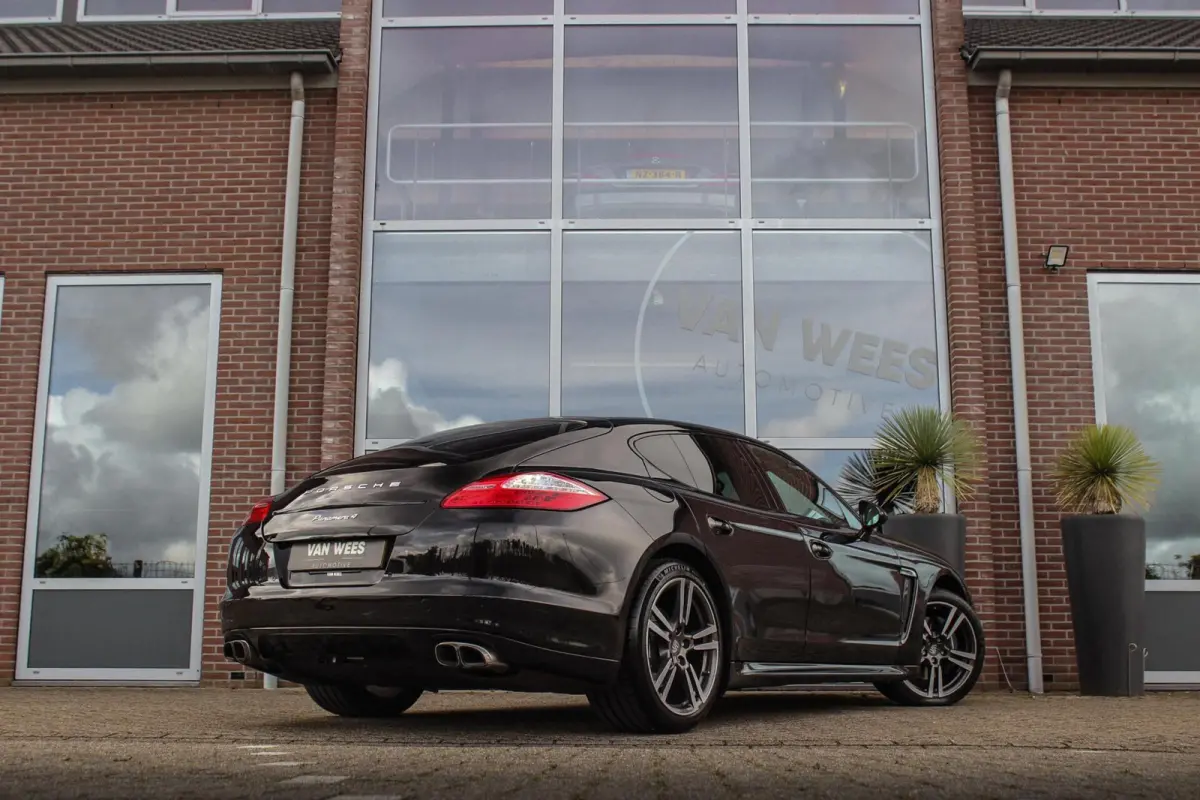3.6 4 | NL auto | Sport Chrono Plus | BOSE audio | Xenon PDLS | PASM | Comfortstoelen | Memory | Navigatie | Camera | Launch control | Sportuitlaat | Trekhaak