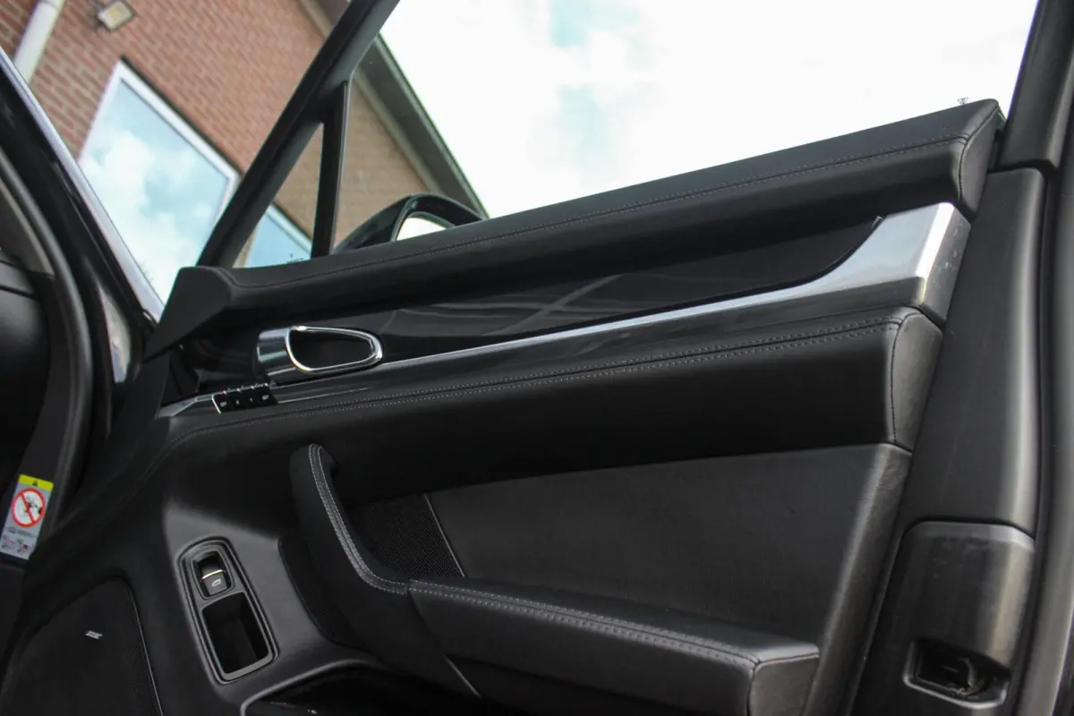 3.6 4 | NL auto | Sport Chrono Plus | BOSE audio | Xenon PDLS | PASM | Comfortstoelen | Memory | Navigatie | Camera | Launch control | Sportuitlaat | Trekhaak