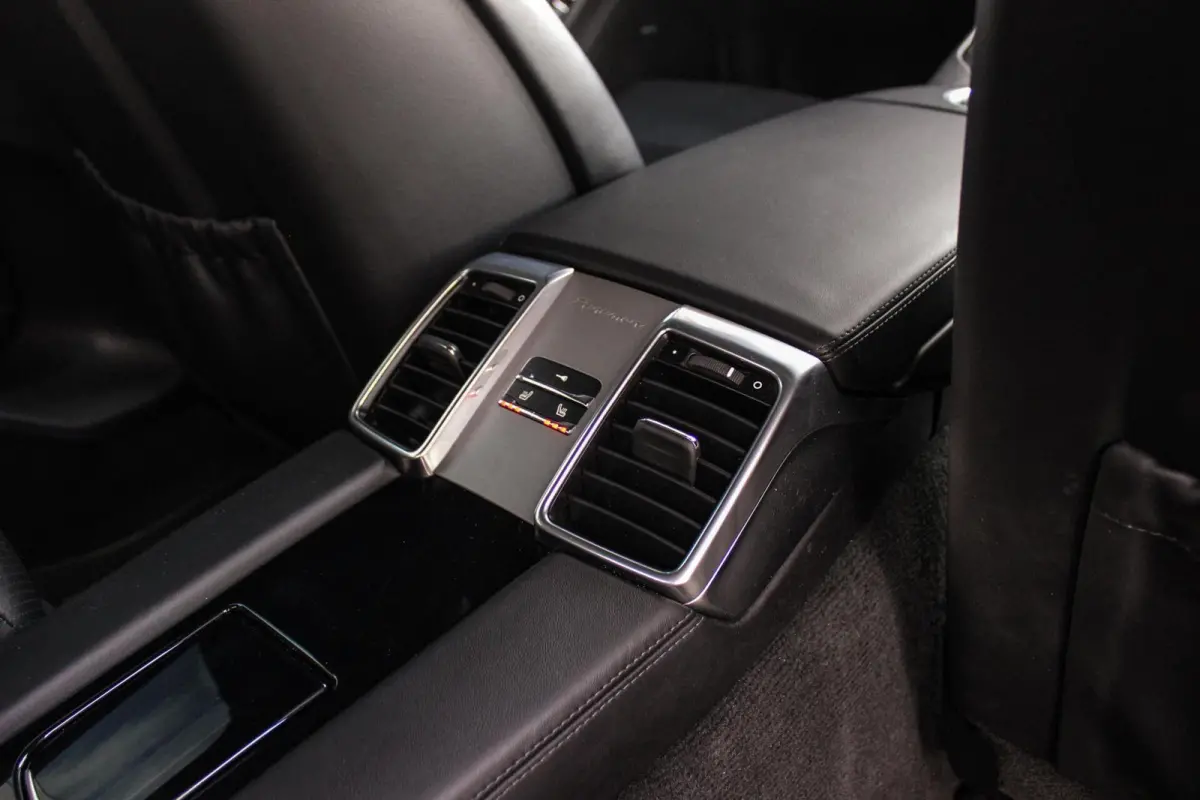 3.6 4 | NL auto | Sport Chrono Plus | BOSE audio | Xenon PDLS | PASM | Comfortstoelen | Memory | Navigatie | Camera | Launch control | Sportuitlaat | Trekhaak