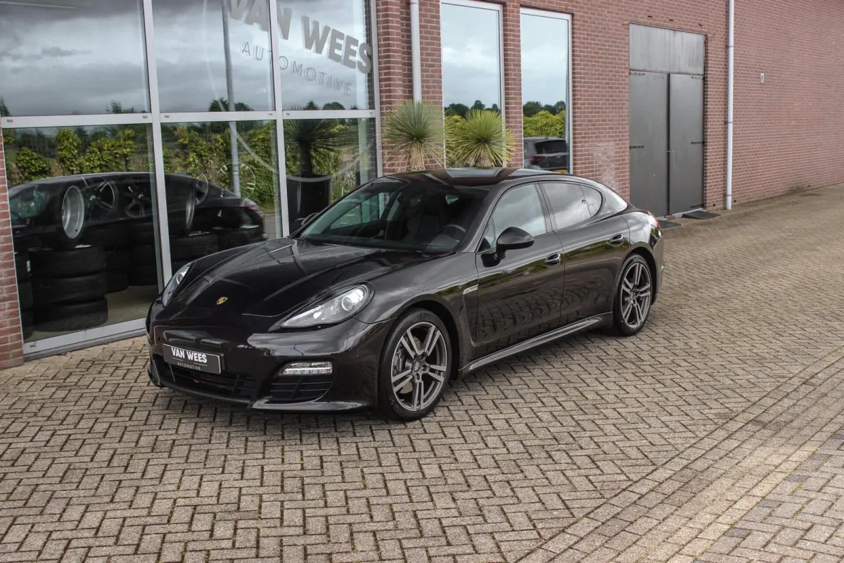 3.6 4 | NL auto | Sport Chrono Plus | BOSE audio | Xenon PDLS | PASM | Comfortstoelen | Memory | Navigatie | Camera | Launch control | Sportuitlaat | Trekhaak