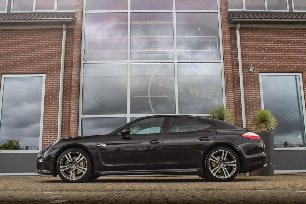 3.6 4 | NL auto | Sport Chrono Plus | BOSE audio | Xenon PDLS | PASM | Comfortstoelen | Memory | Navigatie | Camera | Launch control | Sportuitlaat | Trekhaak