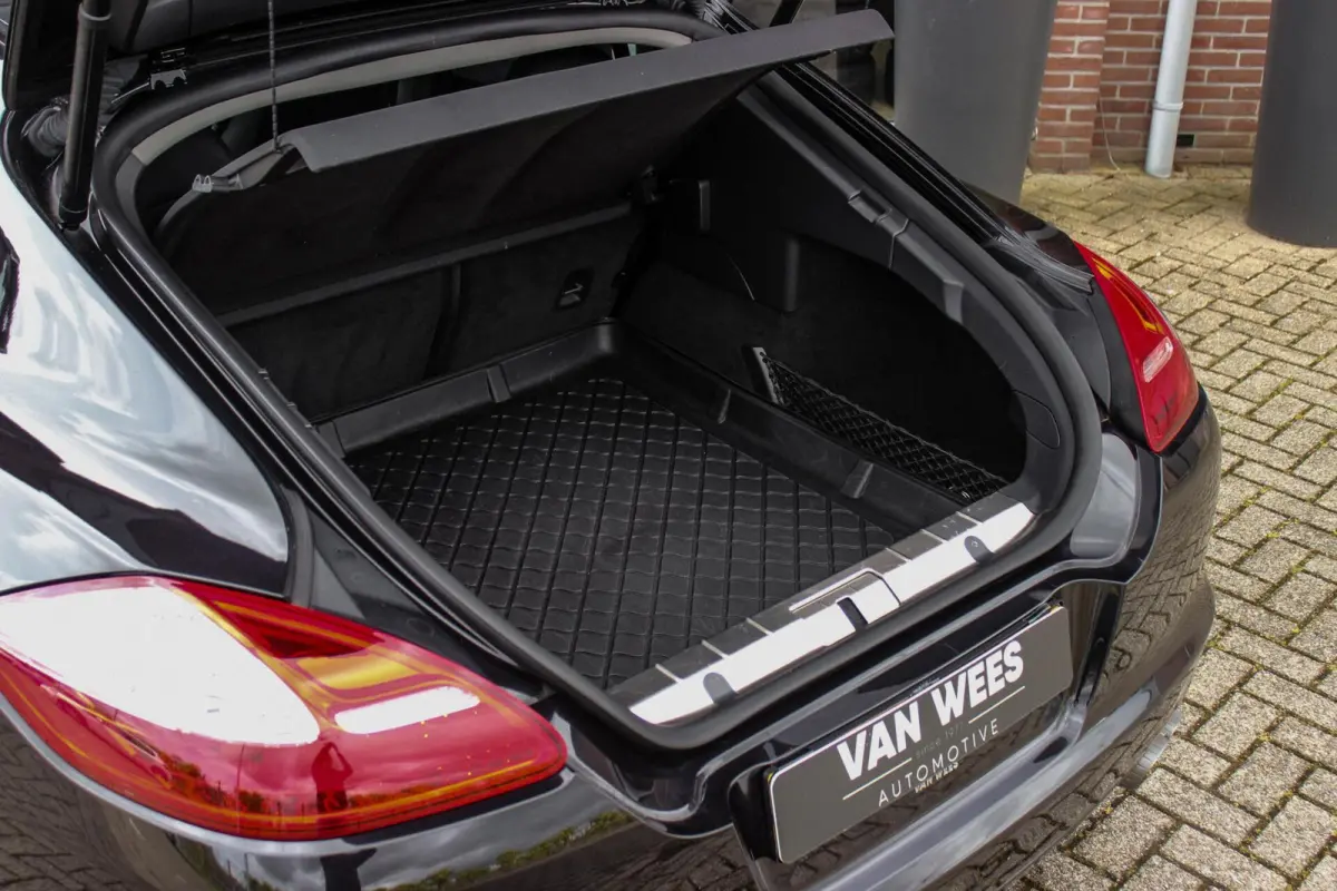 3.6 4 | NL auto | Sport Chrono Plus | BOSE audio | Xenon PDLS | PASM | Comfortstoelen | Memory | Navigatie | Camera | Launch control | Sportuitlaat | Trekhaak