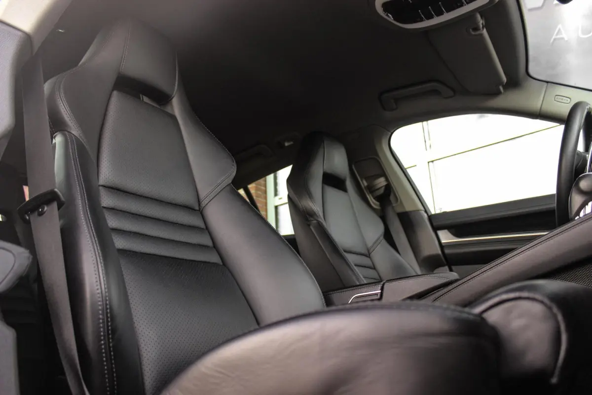 3.6 4 | NL auto | Sport Chrono Plus | BOSE audio | Xenon PDLS | PASM | Comfortstoelen | Memory | Navigatie | Camera | Launch control | Sportuitlaat | Trekhaak