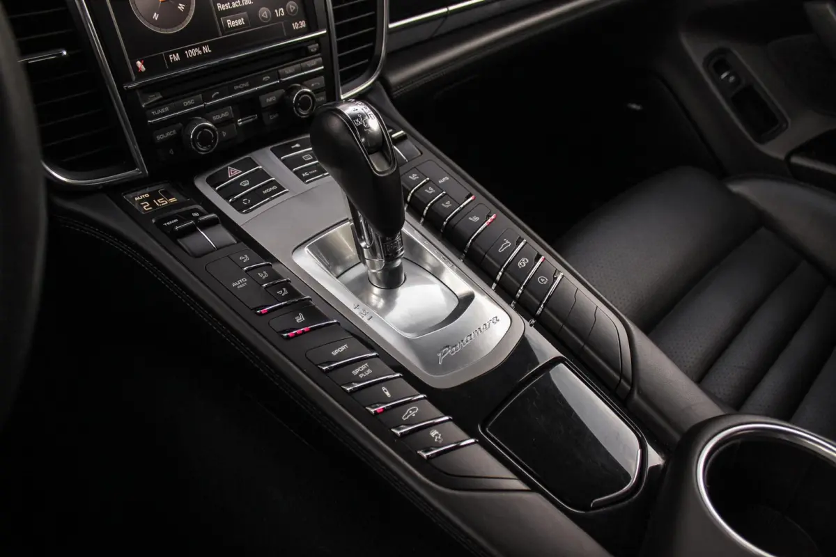 3.6 4 | NL auto | Sport Chrono Plus | BOSE audio | Xenon PDLS | PASM | Comfortstoelen | Memory | Navigatie | Camera | Launch control | Sportuitlaat | Trekhaak