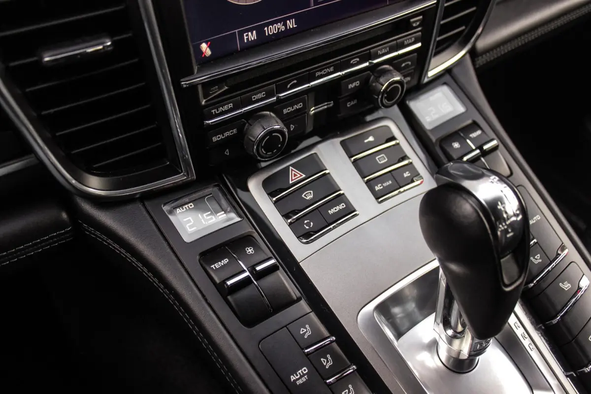 3.6 4 | NL auto | Sport Chrono Plus | BOSE audio | Xenon PDLS | PASM | Comfortstoelen | Memory | Navigatie | Camera | Launch control | Sportuitlaat | Trekhaak
