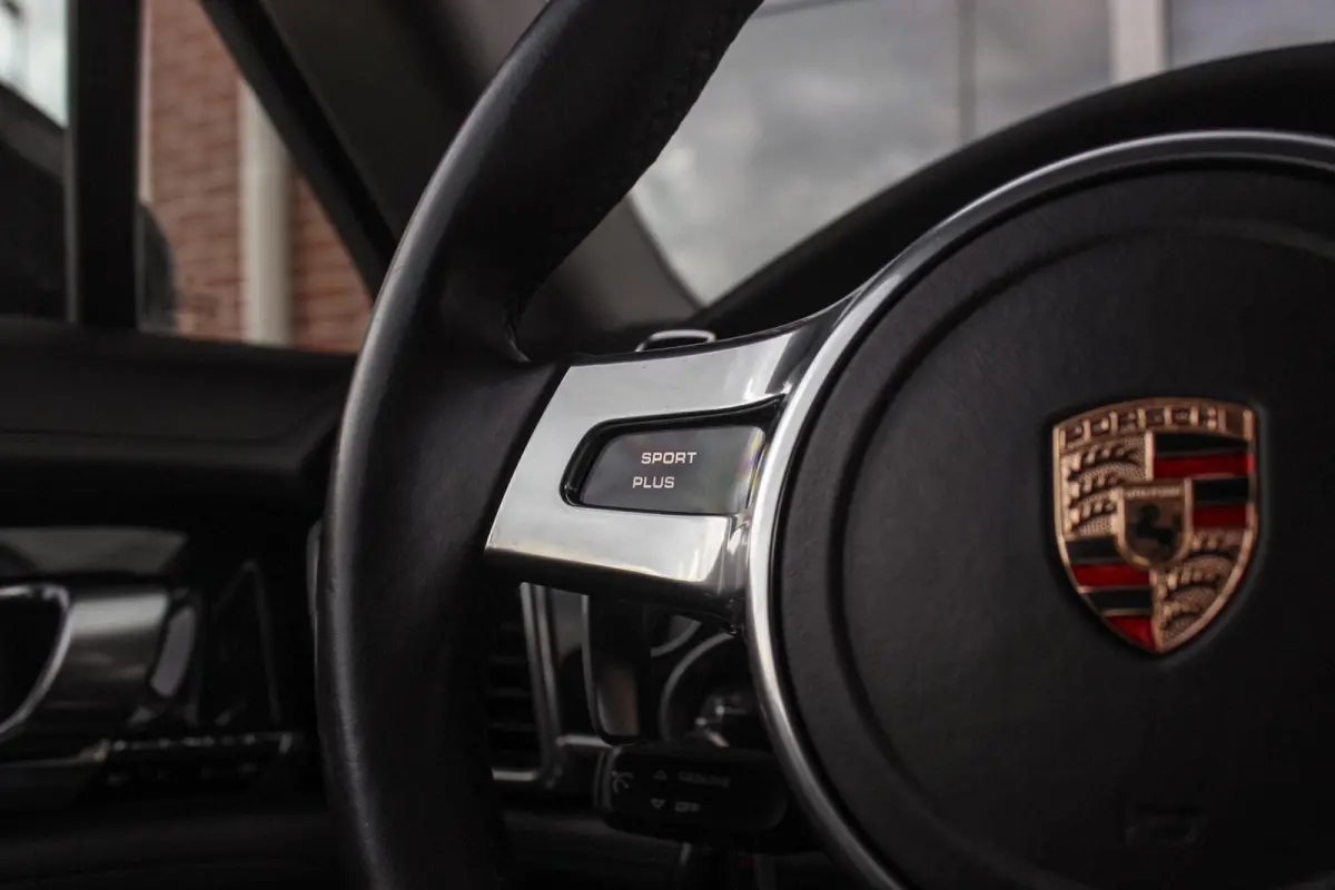 3.6 4 | NL auto | Sport Chrono Plus | BOSE audio | Xenon PDLS | PASM | Comfortstoelen | Memory | Navigatie | Camera | Launch control | Sportuitlaat | Trekhaak