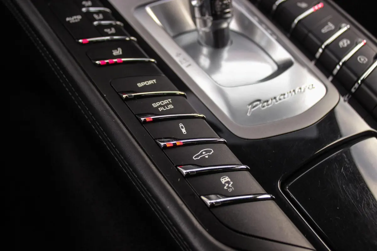 3.6 4 | NL auto | Sport Chrono Plus | BOSE audio | Xenon PDLS | PASM | Comfortstoelen | Memory | Navigatie | Camera | Launch control | Sportuitlaat | Trekhaak