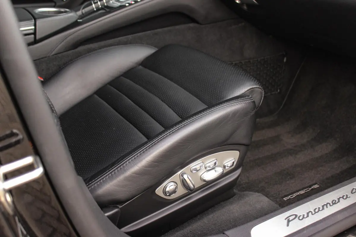 3.6 4 | NL auto | Sport Chrono Plus | BOSE audio | Xenon PDLS | PASM | Comfortstoelen | Memory | Navigatie | Camera | Launch control | Sportuitlaat | Trekhaak