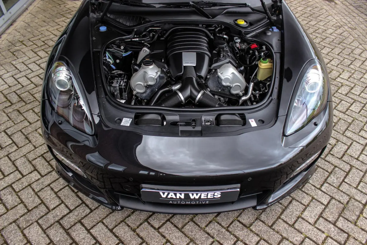 3.6 4 | NL auto | Sport Chrono Plus | BOSE audio | Xenon PDLS | PASM | Comfortstoelen | Memory | Navigatie | Camera | Launch control | Sportuitlaat | Trekhaak