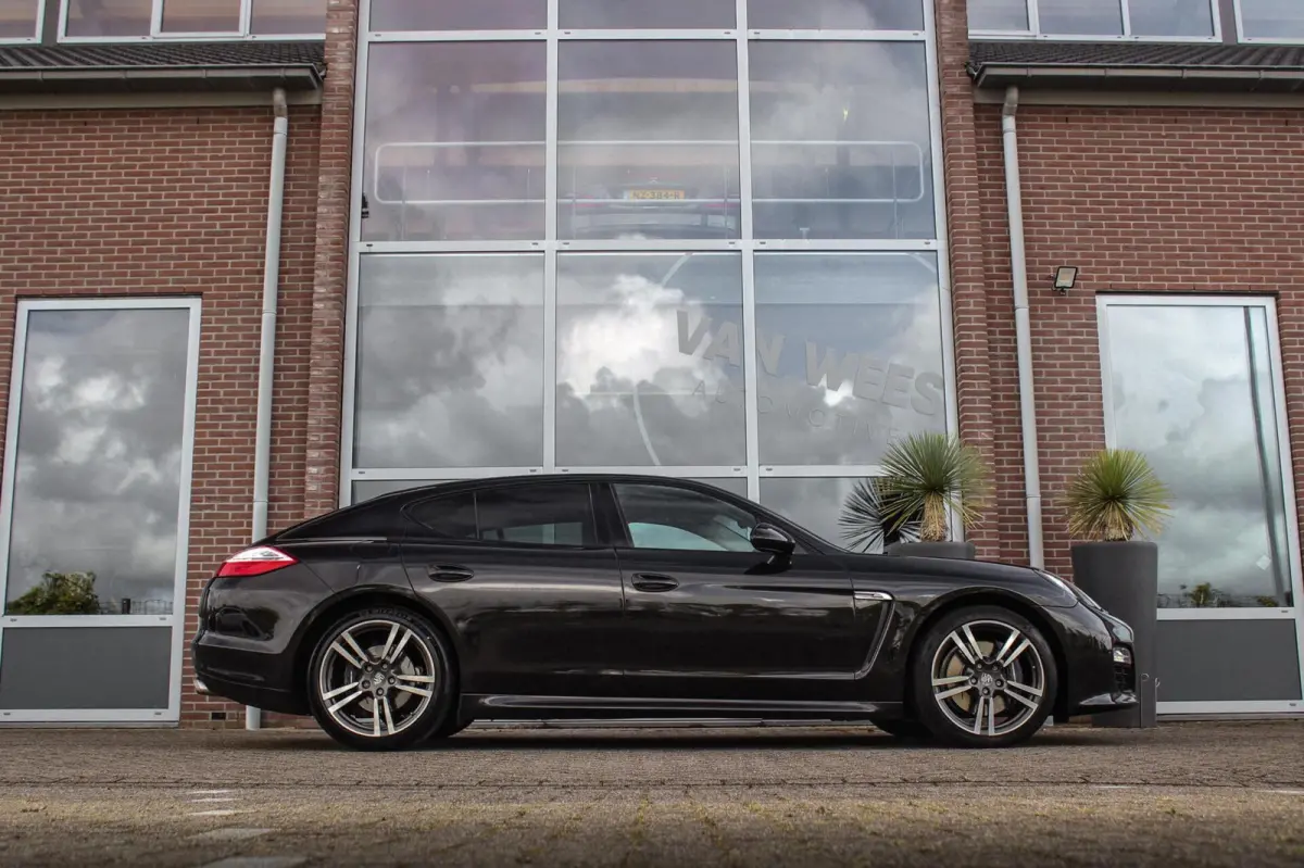 3.6 4 | NL auto | Sport Chrono Plus | BOSE audio | Xenon PDLS | PASM | Comfortstoelen | Memory | Navigatie | Camera | Launch control | Sportuitlaat | Trekhaak