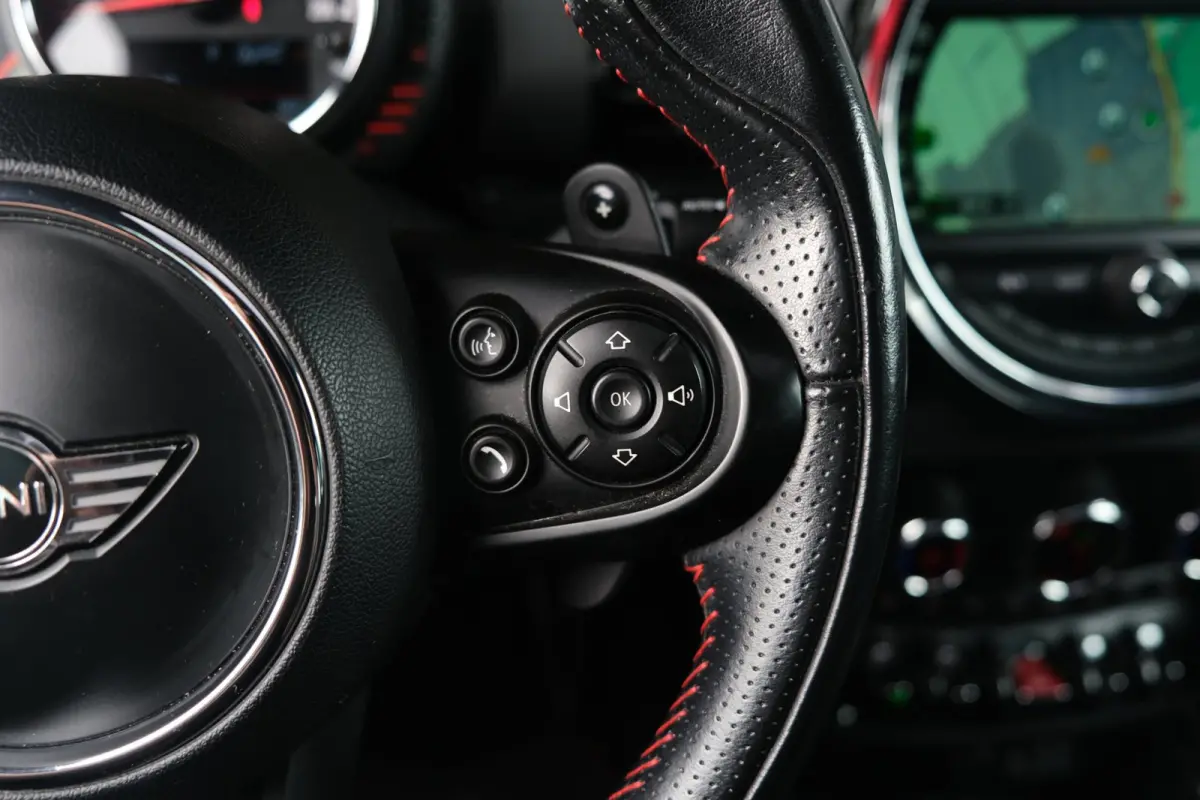 Mini 2.0 AUT John Cooper Works ALL4 Chili Pano Navi PDC Leder Harman/Kardon