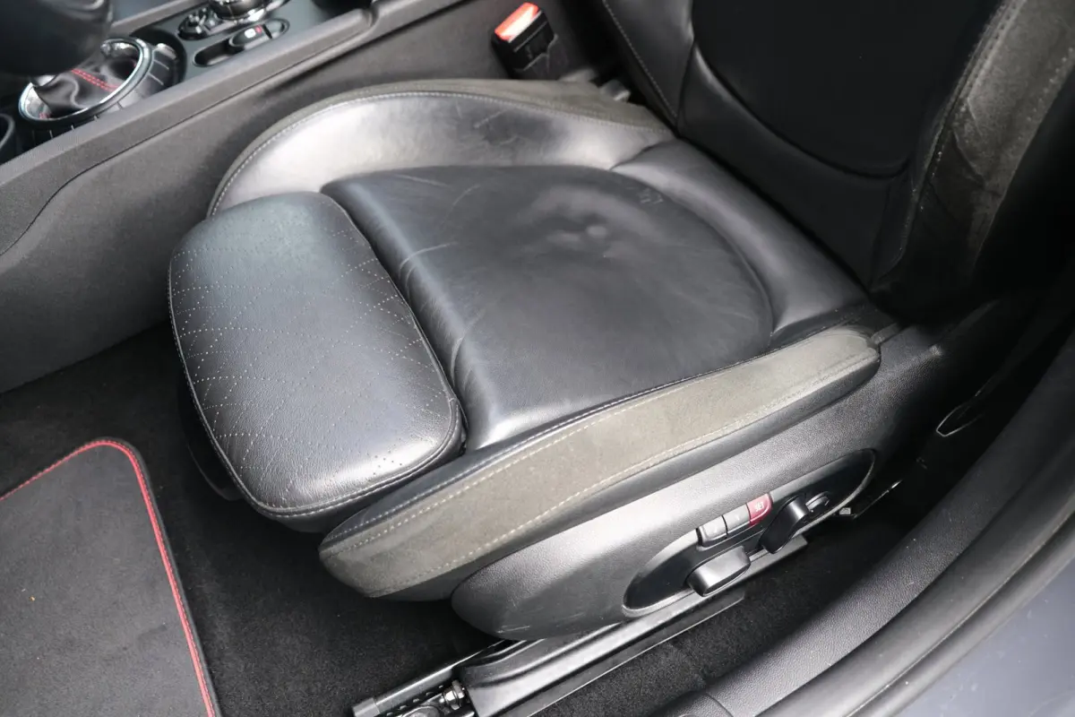Mini 2.0 AUT John Cooper Works ALL4 Chili Pano Navi PDC Leder Harman/Kardon