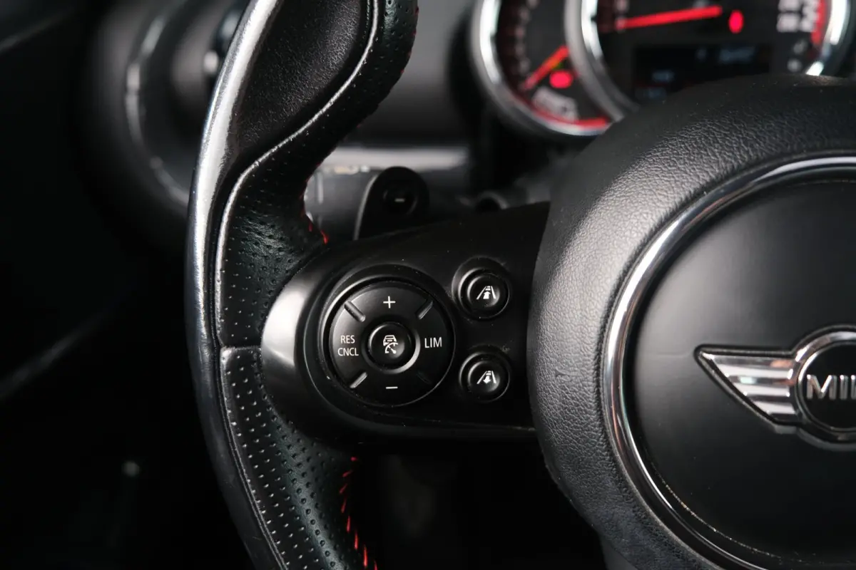 Mini 2.0 AUT John Cooper Works ALL4 Chili Pano Navi PDC Leder Harman/Kardon